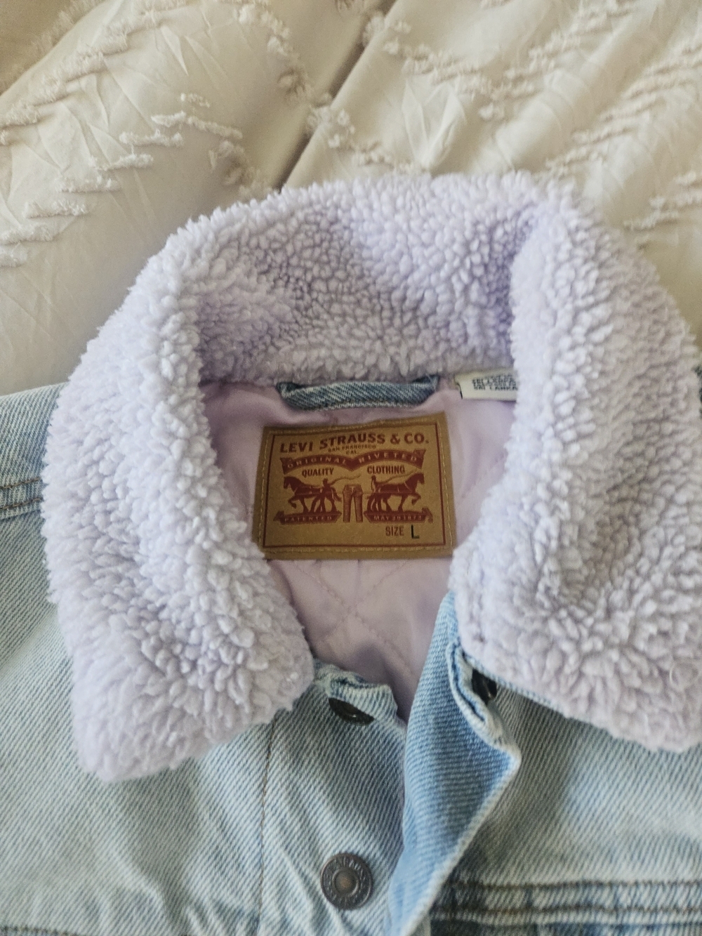 Levi's Light Blue Denim Jacket with Lavender Sherpa Collar - Picture 2 of 4